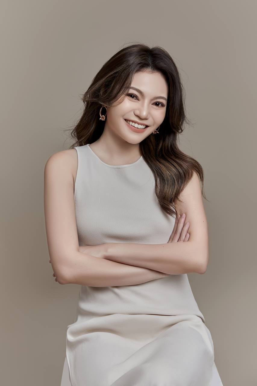 Shi Hui in a studio portrait
